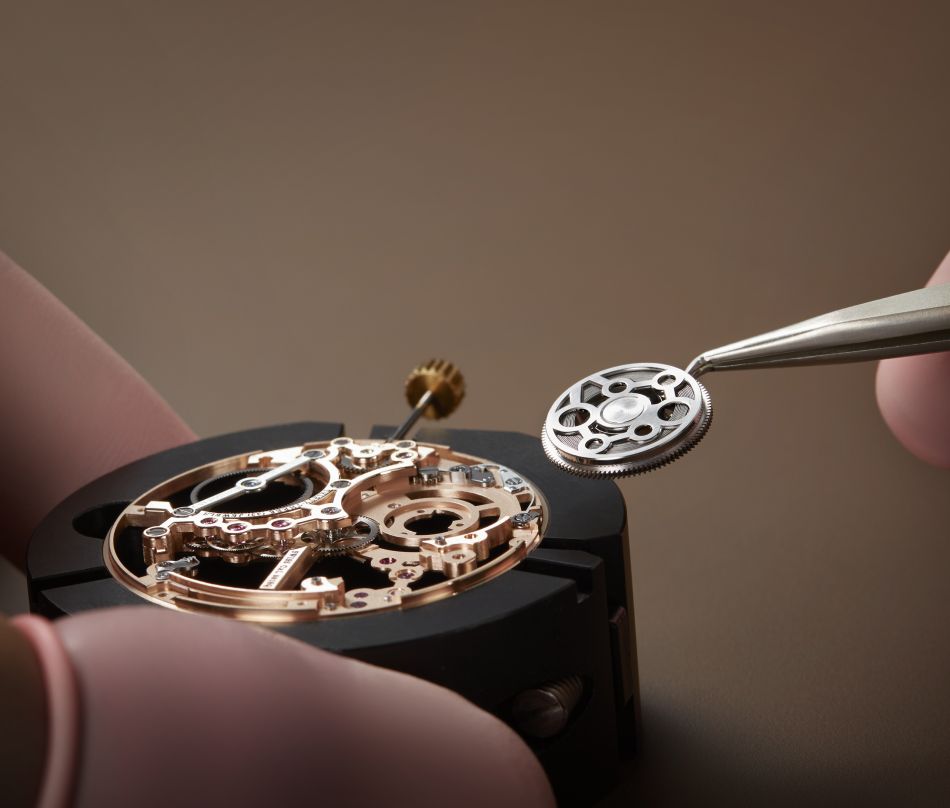 hung xương của một cơ chế đồng hồ Breguet Tourbillon mỏng hiện đại 